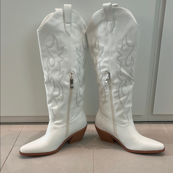 New White Leather Western-Style Women's Boots - Picture 6 of 15